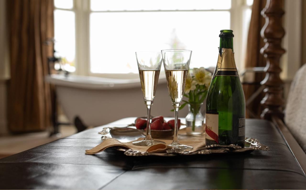Crown Mansion Boutique Hotel & Villas ควาลิคุมบีช ภายนอก รูปภาพ